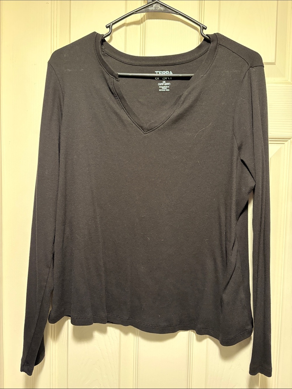 Terra & Sky Black Long-Sleeve V-Neck Tee